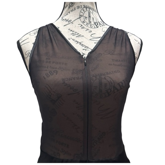 Women’s Vintage Sheath Cocktail Dress with Halter Neckline. Black. Size 4 - Picture 8 of 11